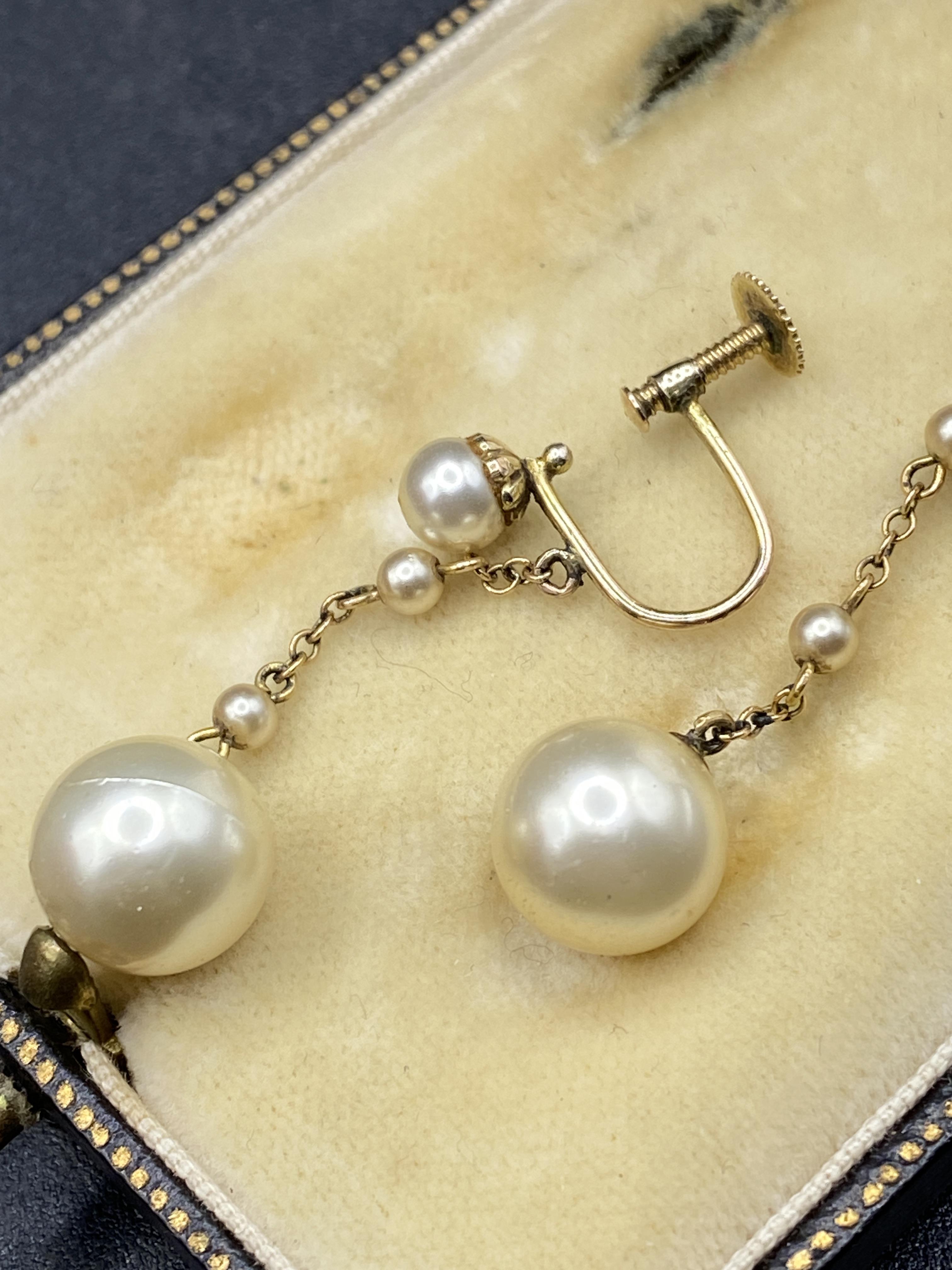 A boxed pair of vintage screw back pearl & 9ct drop earrings 4.4g inc - Image 2 of 2