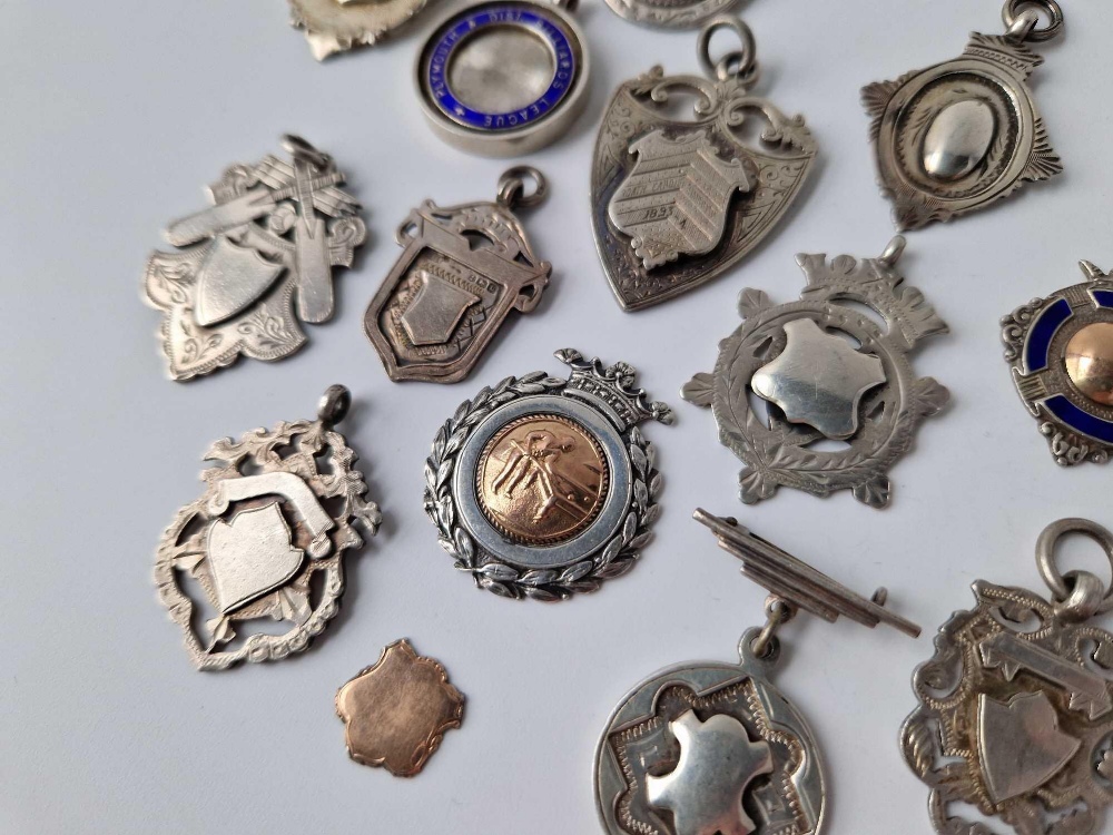 A quantity of silver watch fob medallions, 168 g. - Image 3 of 6