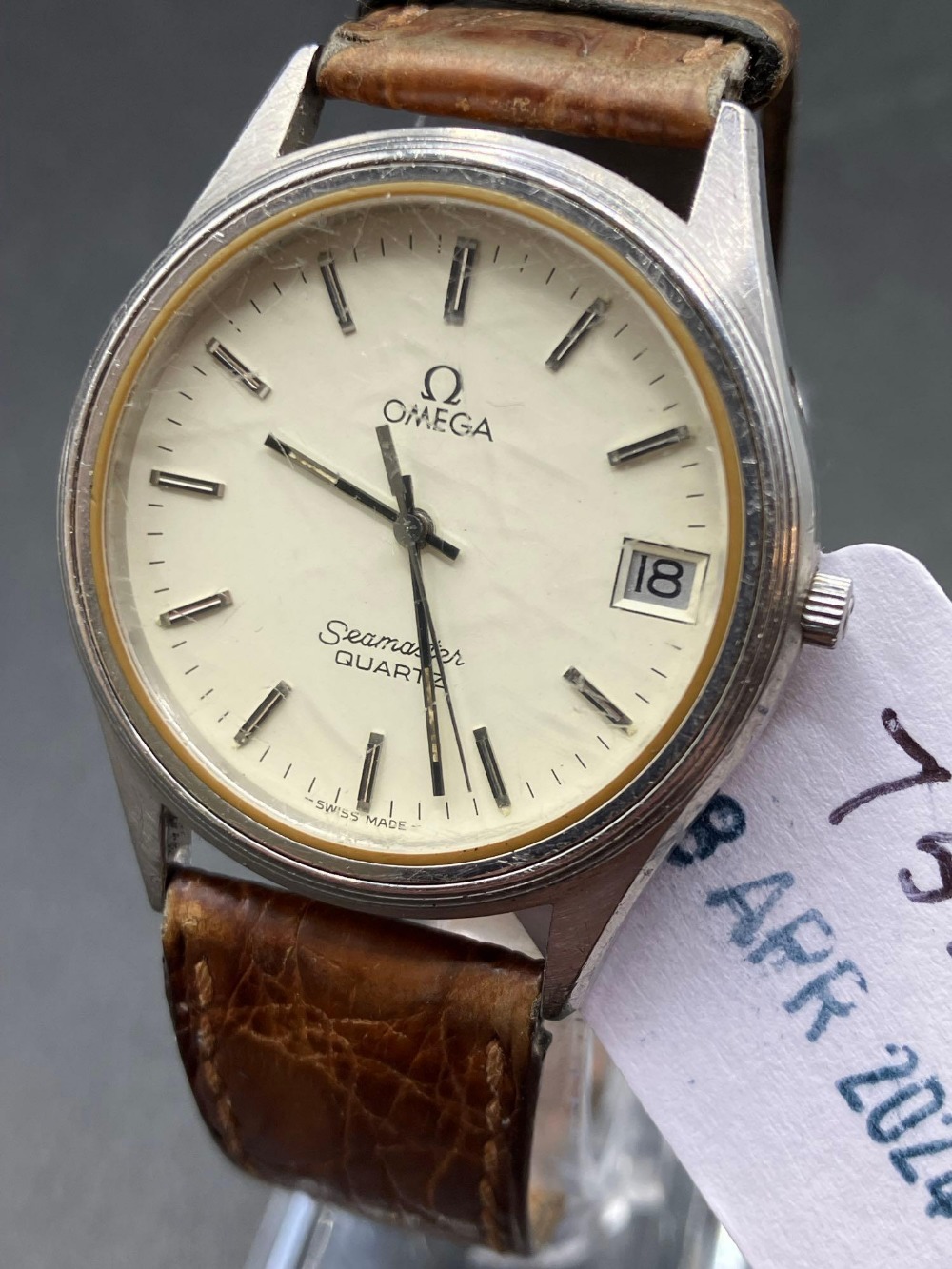 A gents OMEGA sea master quartz wrist watch with leather strap seconds sweep and date aperture