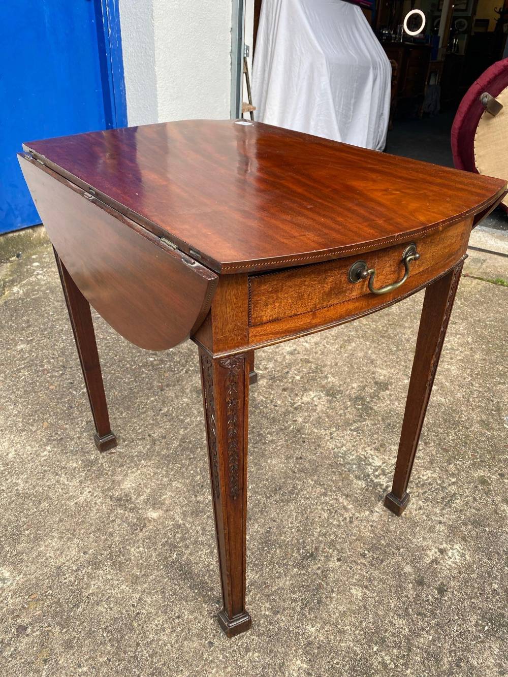 Early George III mahogany Pembroke table with oval top rounded ends on spade legs