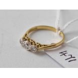 18ct yellow gold hallmarked 3 stone diamond ring, diamond content approx 0.45cts, size N, 2.3g