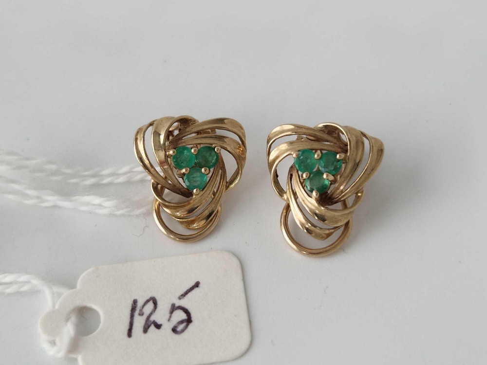 A pair of emerald clip on earrings, 9ct, 3.3 g - Image 2 of 3