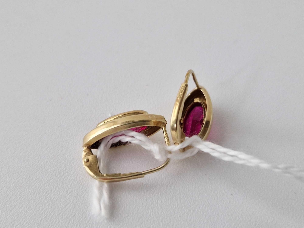 A PAIR OF RUBY AND GOLD EARRINGS 14CT GOLD - Image 2 of 2