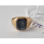 A haematite gents 9ct signet ring size Q 3.4g