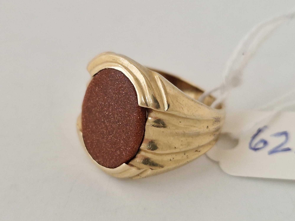 A gold stone signet ring, 10ct, size R, 7 g - Image 2 of 3