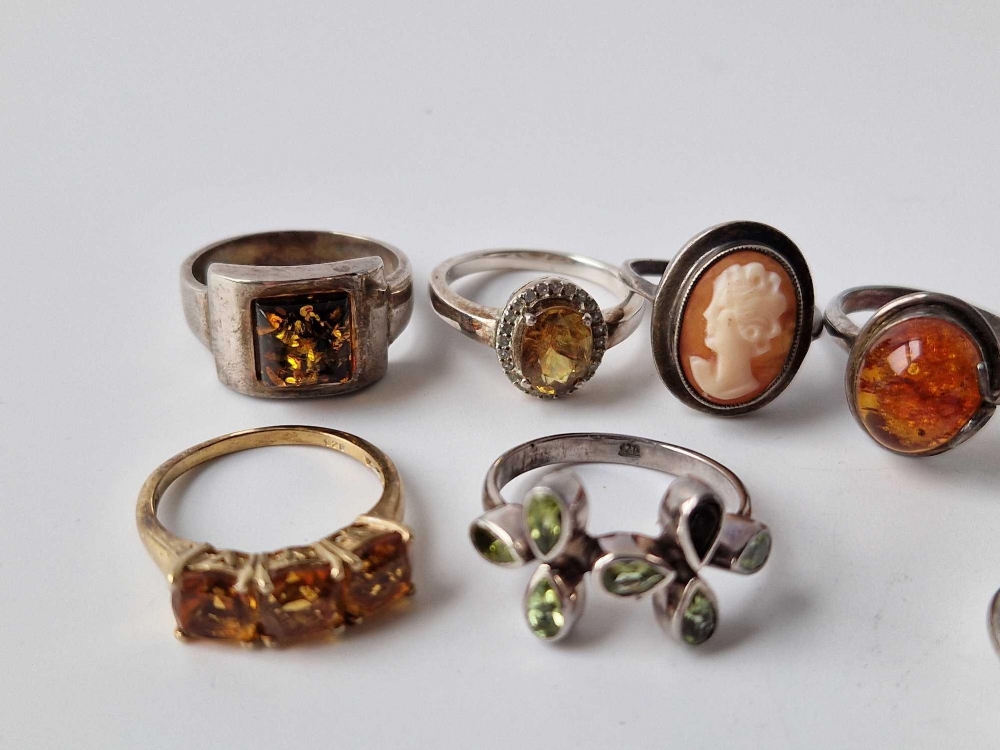 Eight silver dress rings, 30 g - Image 2 of 3