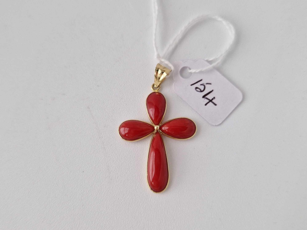 18ct gold marked coral set pendant designed as a cross - Image 2 of 3