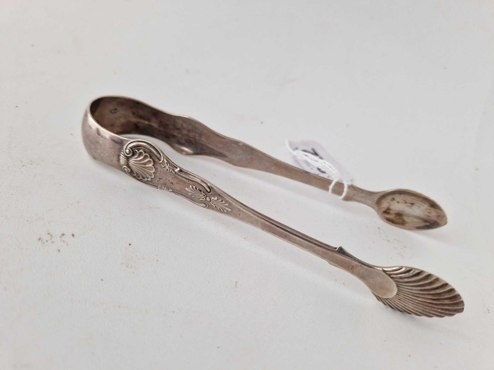 A pair of Victorian Scottish sugar tongs with shell decoration, Edinburgh 1864 - Image 2 of 2