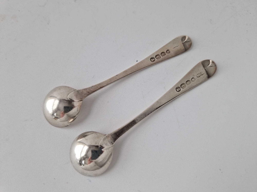 A pair of plain George III OE pattern salt spoons, London 1821 - Image 2 of 3