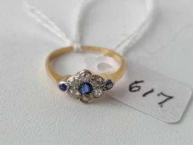 Antique Edwardian 18ct and platinum sapphire and diamond cluster ring, size J, 1.6g