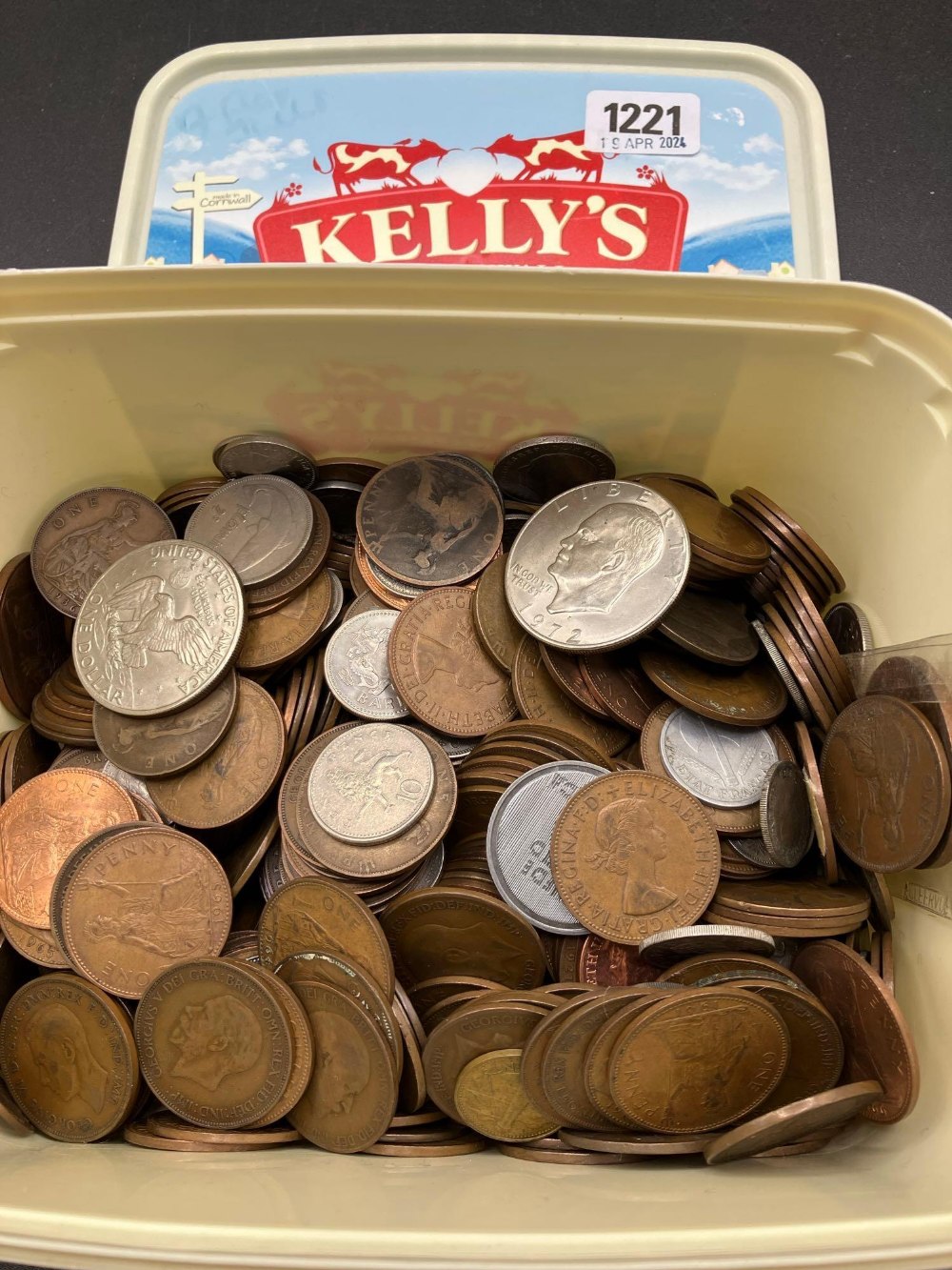 Tub of coins including 4 silver