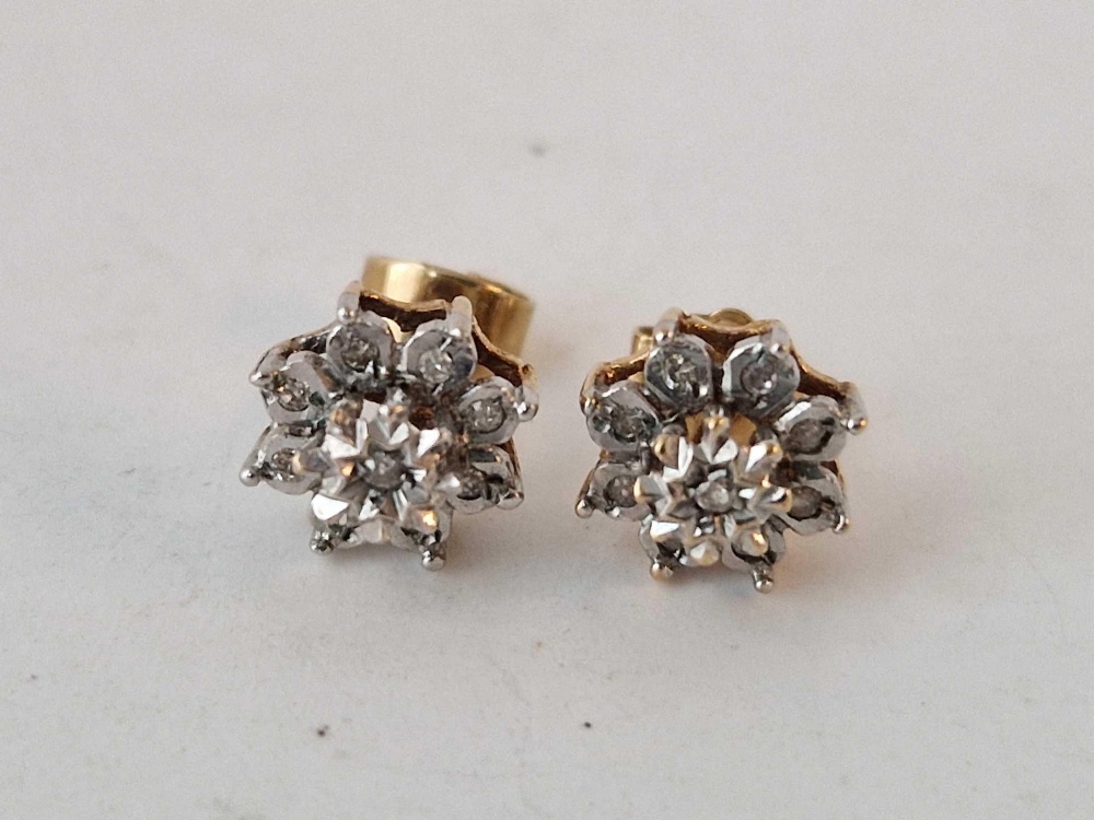 A pair of earrings with small diamonds, 9ct, 1.6 g