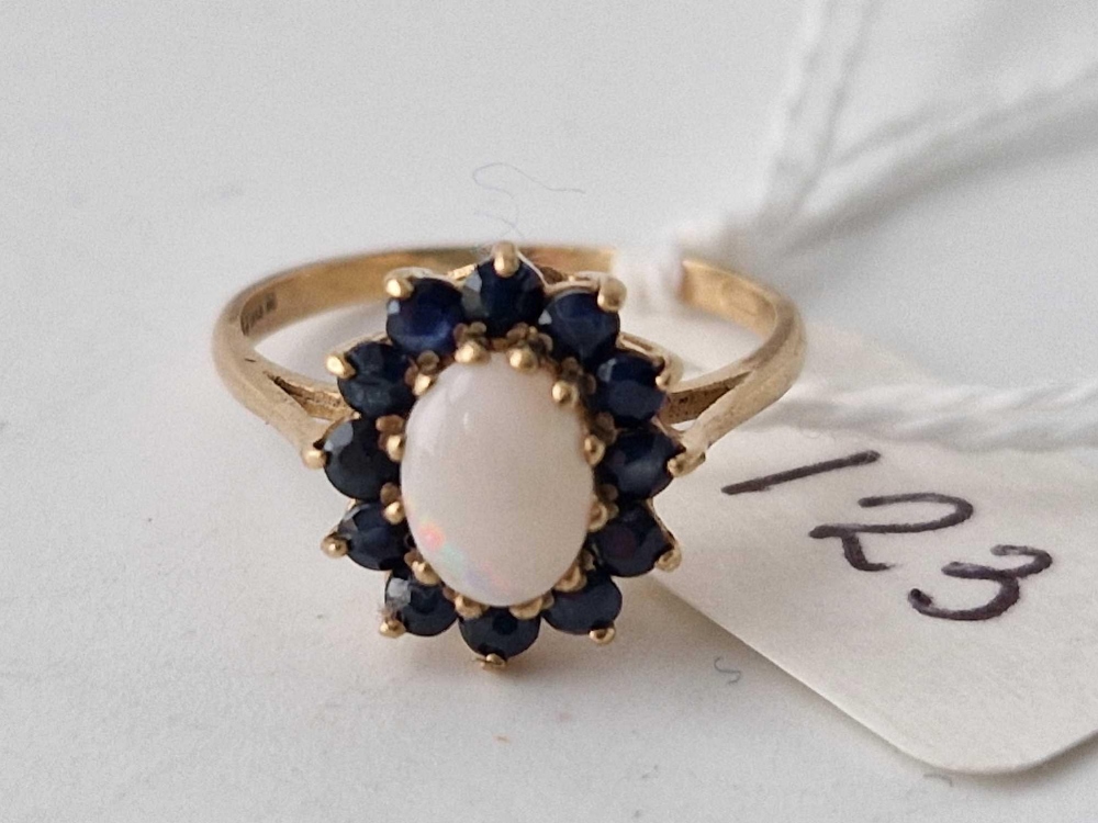 An opal and sapphire cluster ring, 9ct, size I, 1.5 g - Image 2 of 3