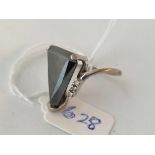 A white gold triangular stone ring, 10ct, size N, 5.5 g