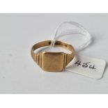 A signet ring, 9ct, size W, 3.5 g.