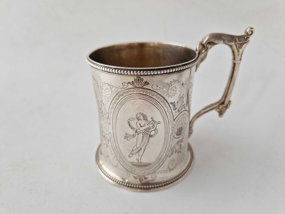 Good quality Victorian mug engraved with panels of musicians. 3.5 in high 1874. 153 gm - Image 3 of 3