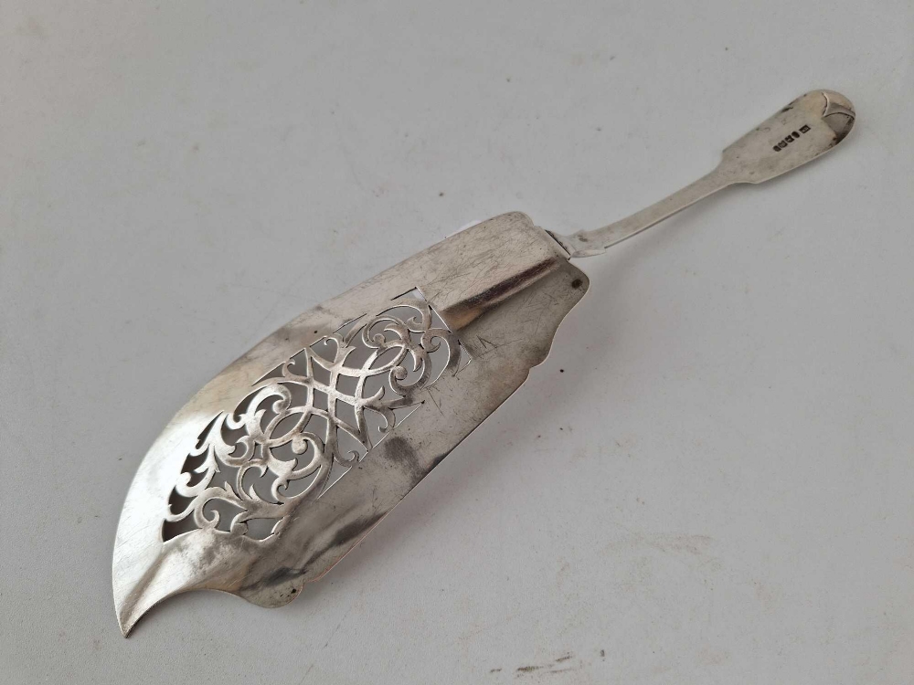 A Victorian Exeter fish slice with pierced blade, 1850 by RW, 117g - Image 2 of 3