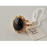 An onyx ring, 10ct, size M, 3.8 g