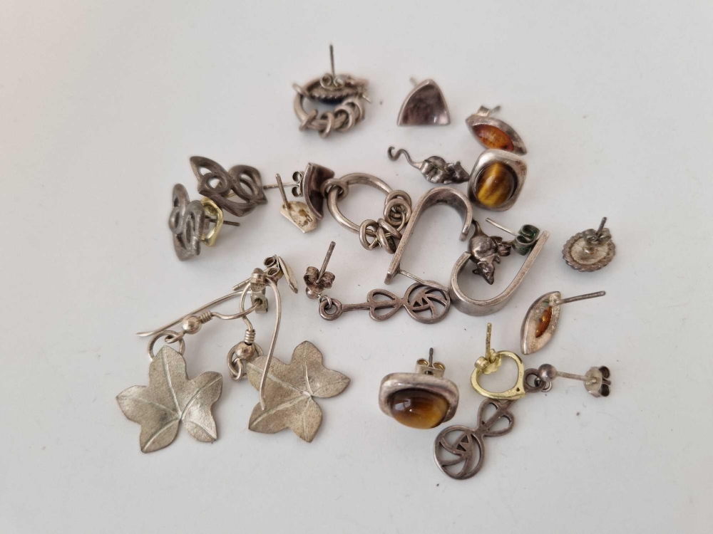 A bag of assorted silver earrings, 41 g