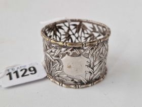 Decorative Chinese napkin ring with bird and foliage. 34 gm