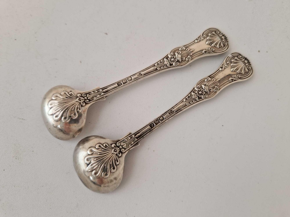 Another pair of Queens pattern salt spoons, London 1898, by WC, JL, 49g - Image 2 of 2