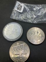 A Canada silver 5 dollar and 2 x £5 pieces