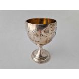 A wine goblet with gilt interior, 4.25 inches high, London 1969, 128 g