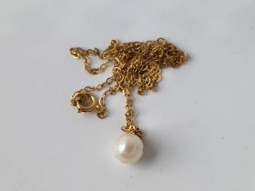 A single pearl 9ct necklace 1.4g