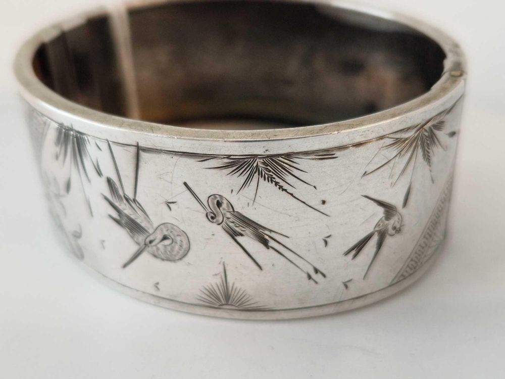 An aesthetic engraved silver bangle, 26 g - Image 2 of 3