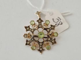 An Edwardian peridot and pearl pendant/ brooch, 9ct, 4 g