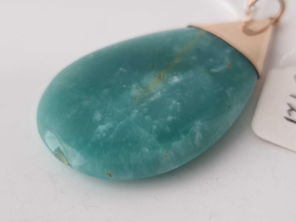 A large green stone pendant with 9ct mount - Image 4 of 4