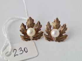 A pair of leaf earrings with pearls, 9ct, 3 g