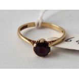 A garnet ring 9ct size L 1.6 gms