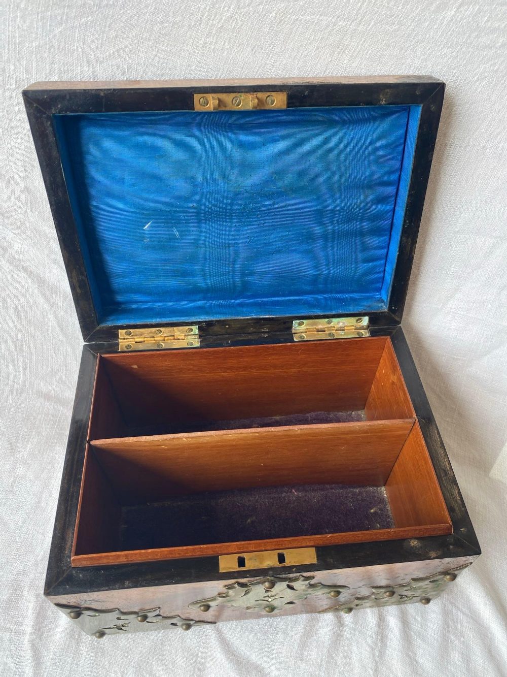 Victorian walnut box with brass strapwork 8.5 in wide - Image 2 of 3