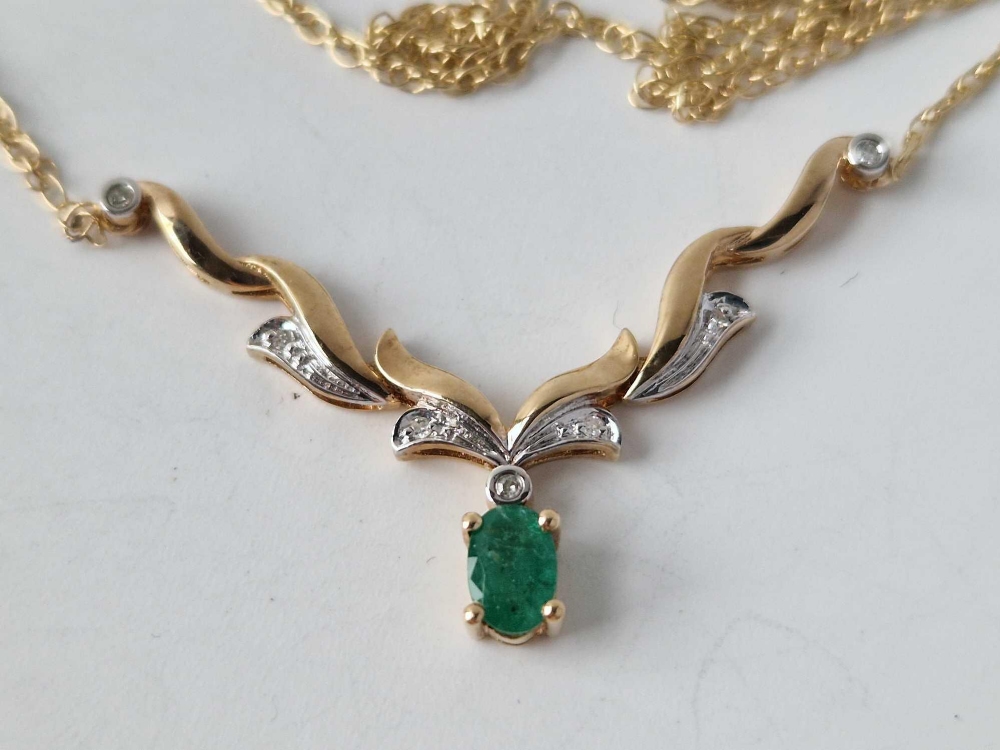 An emerald & diamond 9ct pendant necklace 3.5g - Image 2 of 2