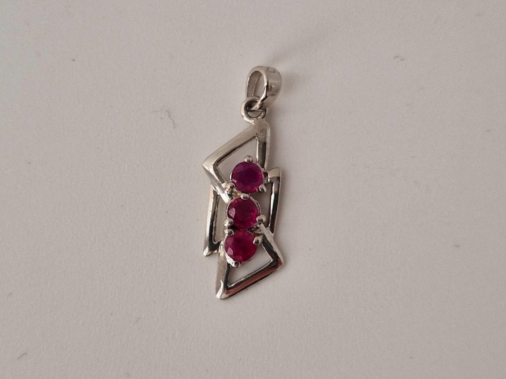 A white gold ruby pendant, 18ct - Image 2 of 3
