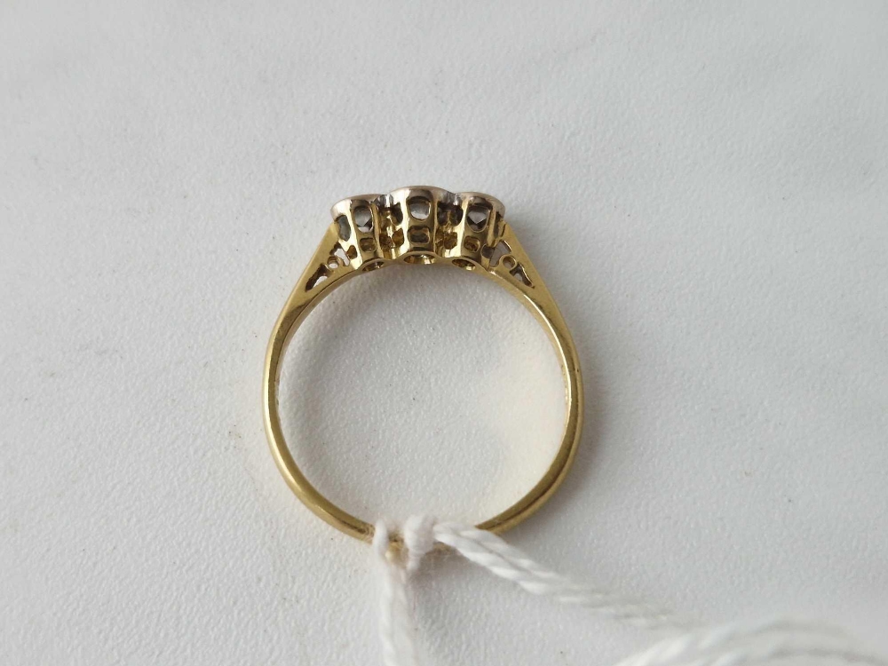 18ct yellow gold hallmarked 3 stone diamond ring, diamond content approx 0.45cts, size N, 2.3g - Image 3 of 3