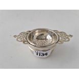Tea strainer with bowl . Sheffield 1958 By E V 60 gm