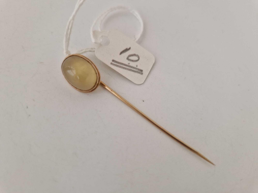A single stone moonstone stick pin - Image 2 of 2