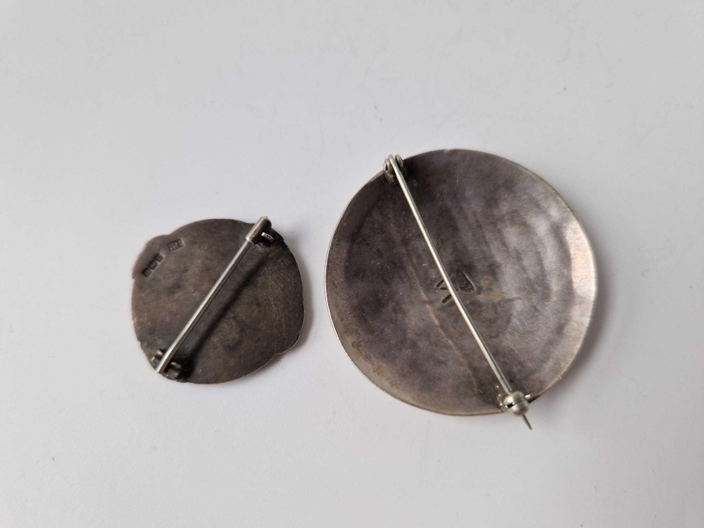 Two silver brooches, 26 g - Image 2 of 2