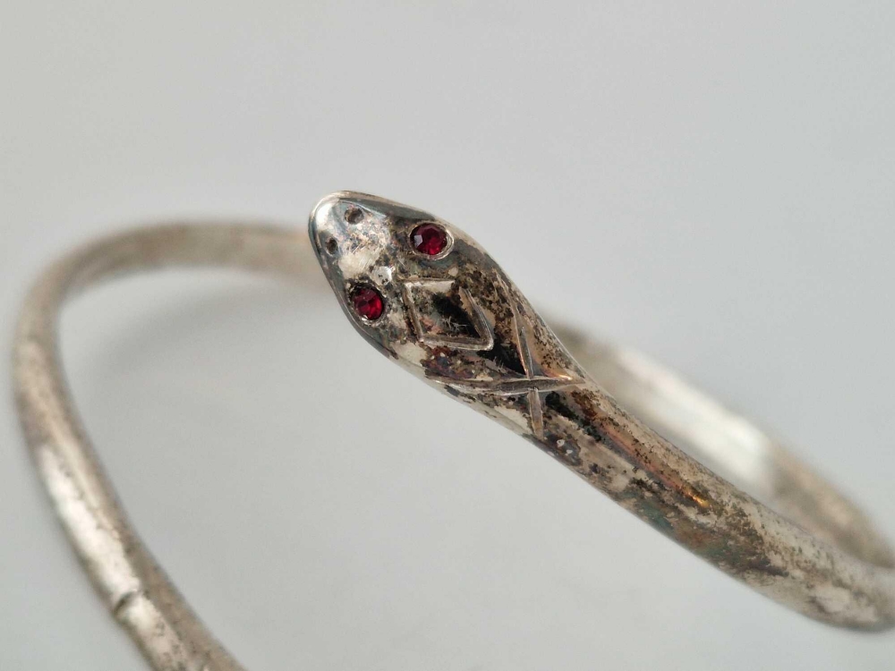 A snake and fish silver bangles - Image 2 of 4