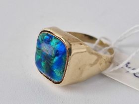 A large opal doublet 9ct ring size Y 6g inc