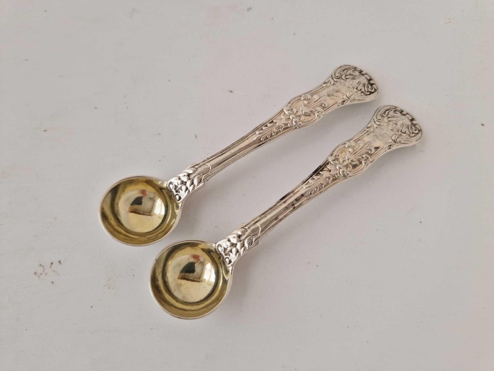 A good pair of Queens pattern heavy salt spoons with gilt bowls, London 1830 by script JH, 51g