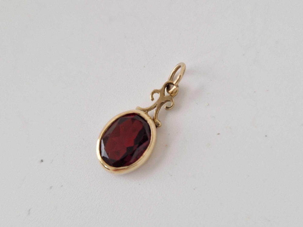 A pair of garnet set earrings and a pendant, 9ct, 2.7 g - Image 3 of 3