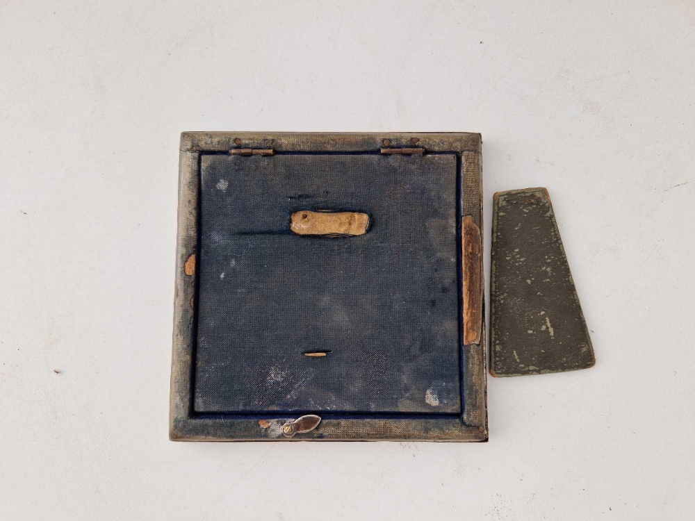 A square photo frame with decorated rim and circular aperture, 5 inches high, London 1906 by WC - Image 2 of 2