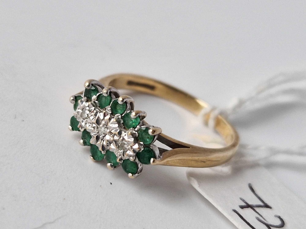 An emerald & diamond 9ct ring size N 2.5g inc - Image 2 of 3