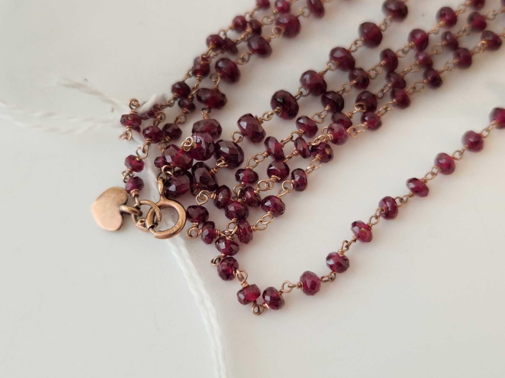 A garnet bead necklace, 9ct, 45 inch - Image 2 of 3