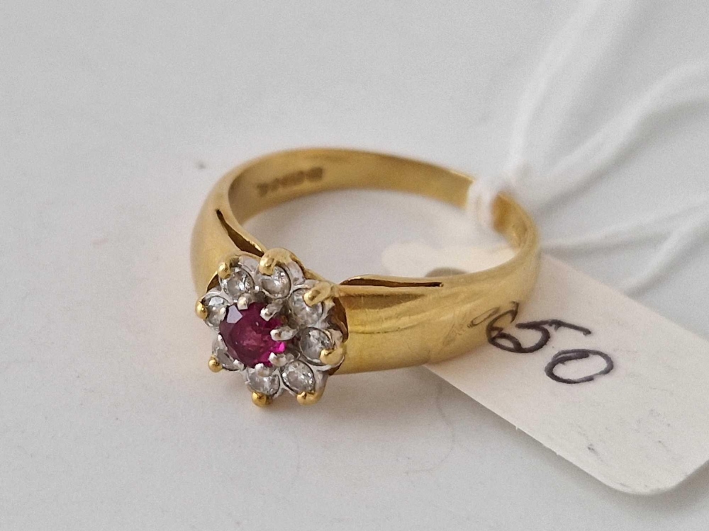 Antique Ruby and diamond Daisy Cluster Ring 18ct gold Size Q 4.5g - Image 2 of 3