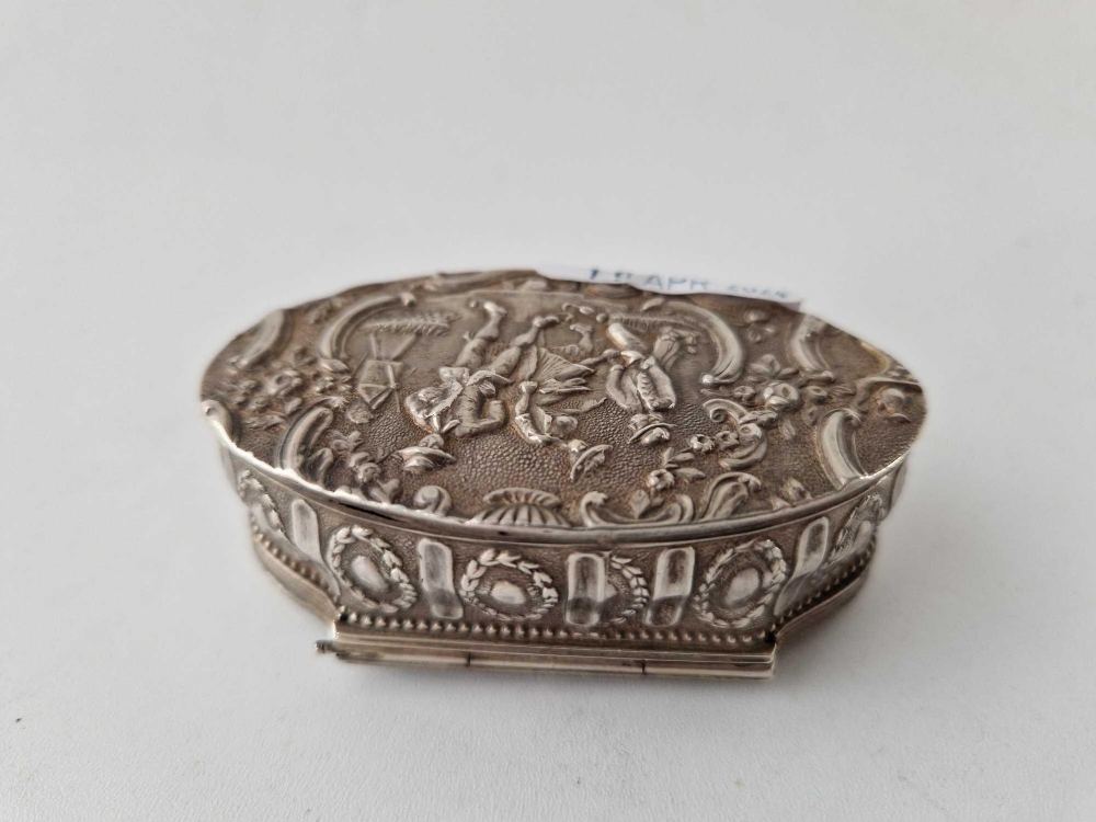 An oval Dutch snuff box with chased decoration, 3 inches wide, - Image 3 of 5