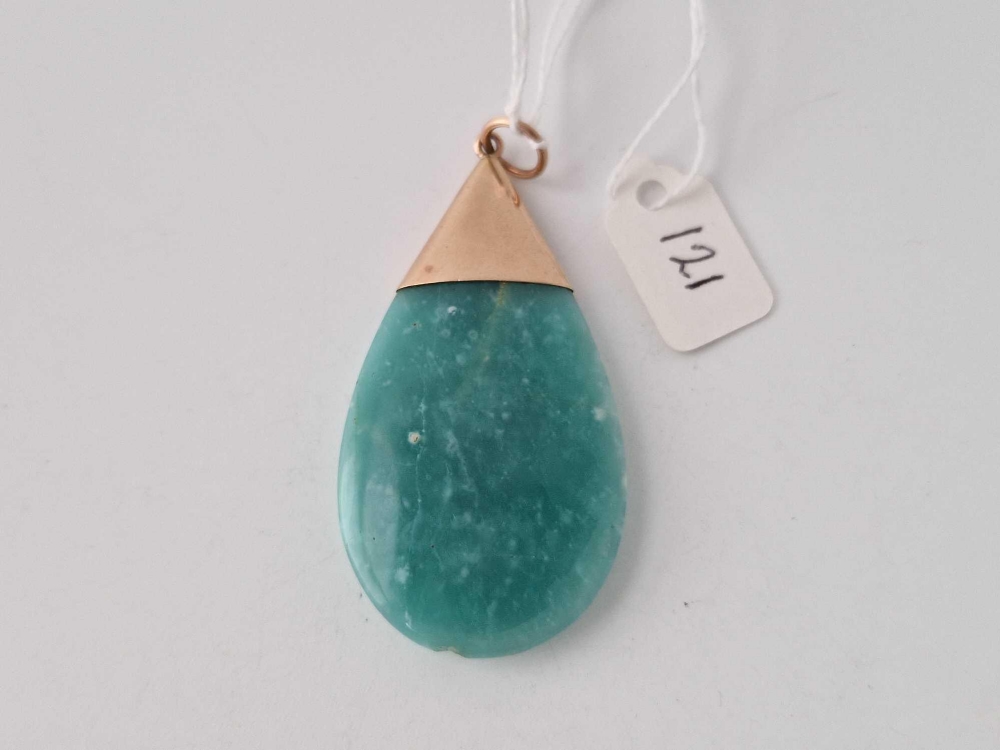 A large green stone pendant with 9ct mount - Image 2 of 4